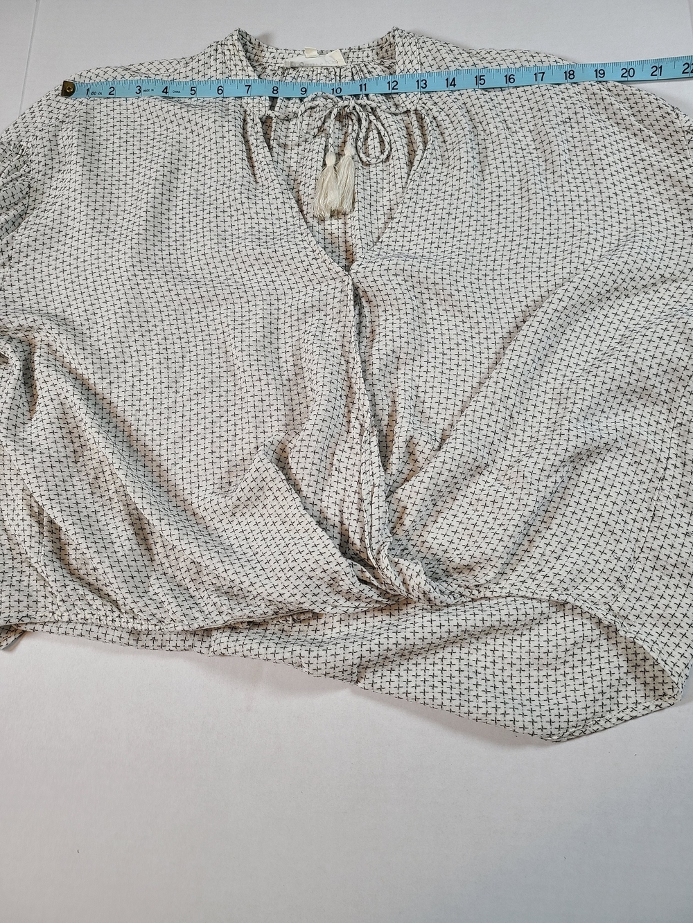 Lou & Grey For Loft Cute Cream Tassel-Tie Long Sleeve Blouse Medium Front Twist - Picture 7 of 9